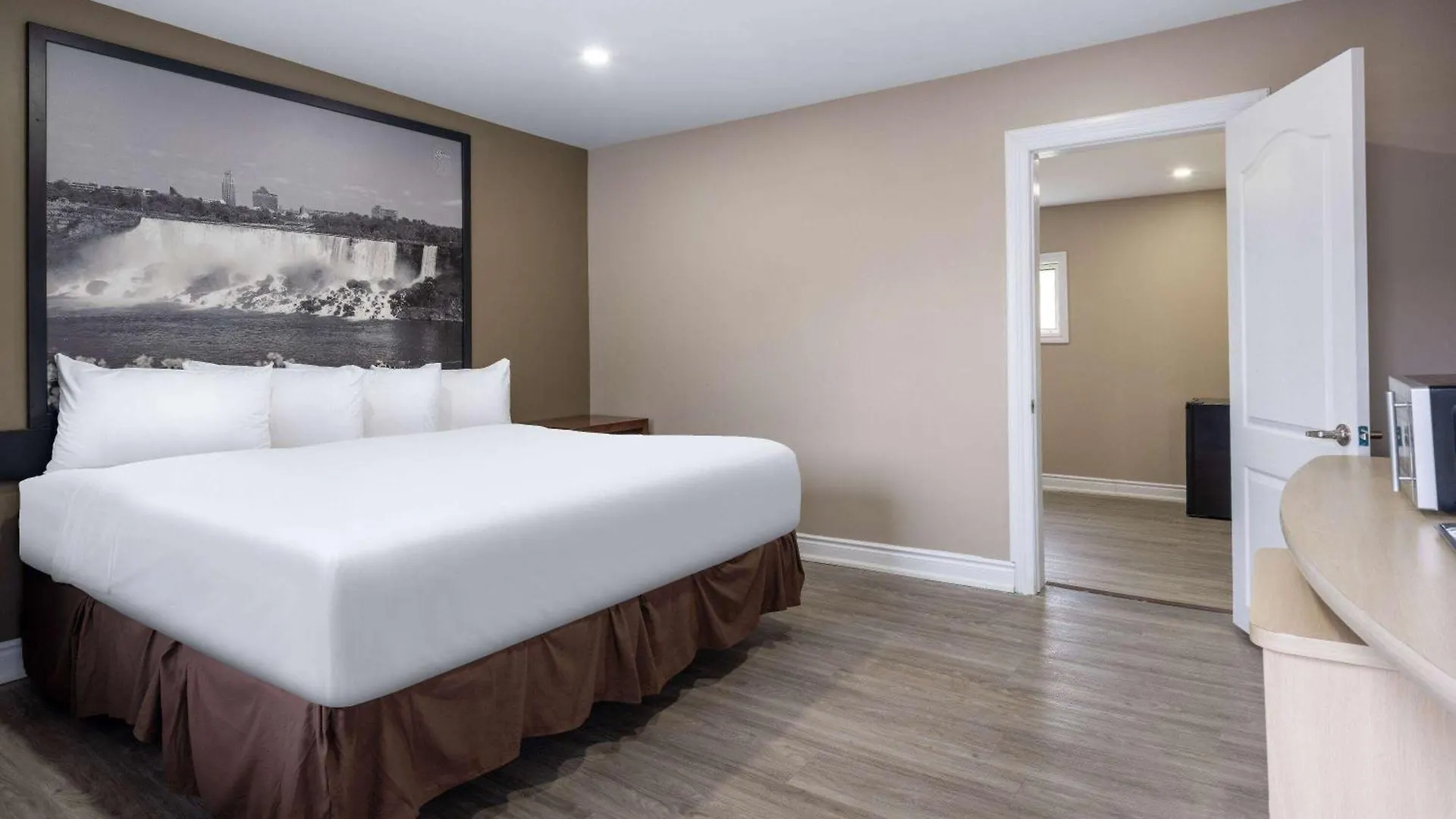 ** Motel Super 8 By Wyndham Niagara Falls On Canadá